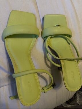 Forever 21 Lime Green Square-Toe Strappy Sandals never kitten heel size 8